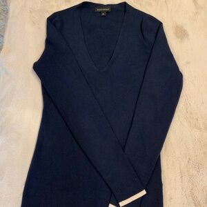 Banana Republic Navy M V Neck Sweater Coastal Preppy Minimalist Officecore